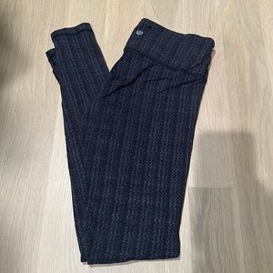 Lululemon size 6 super soft patterned yoga pants